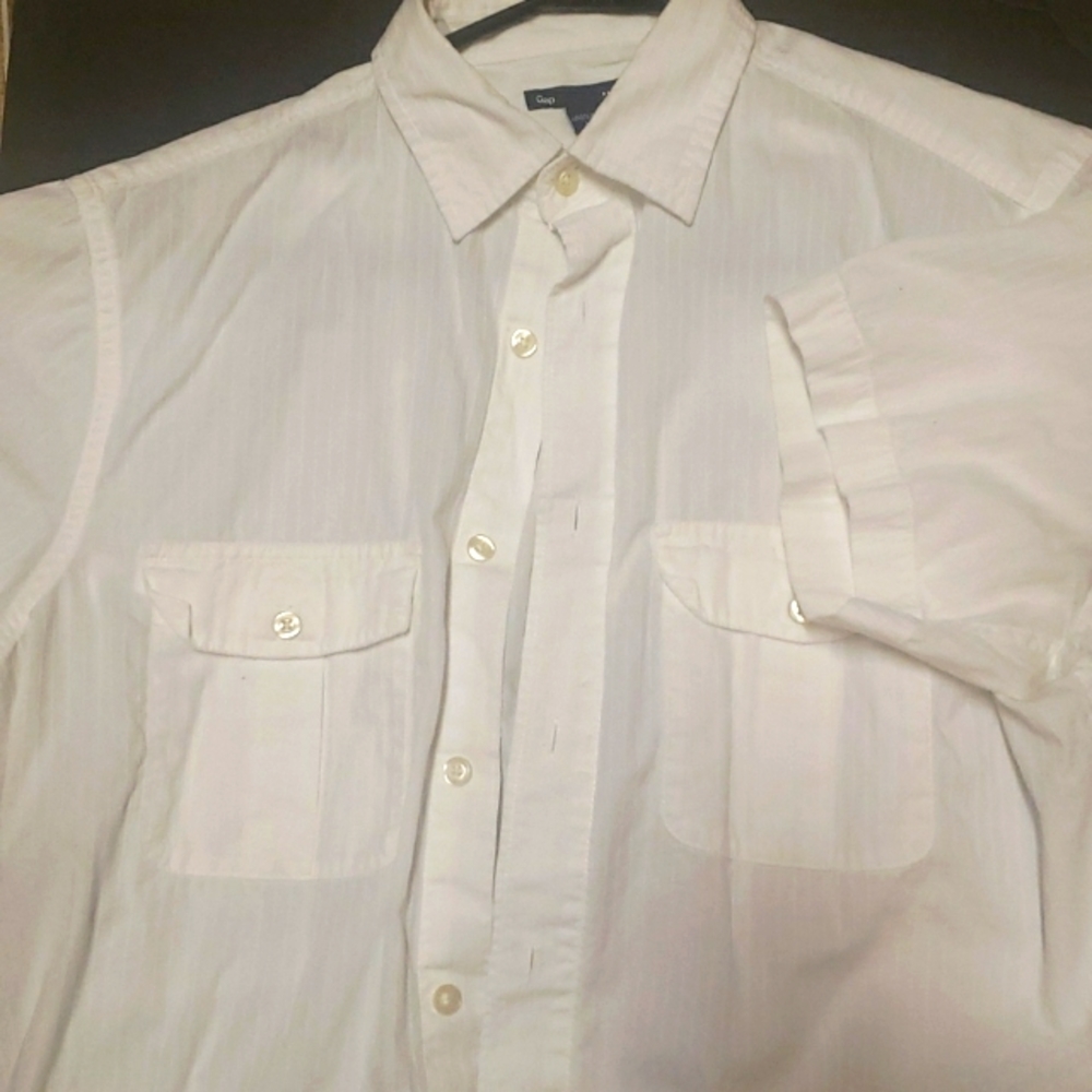 Gap shirt